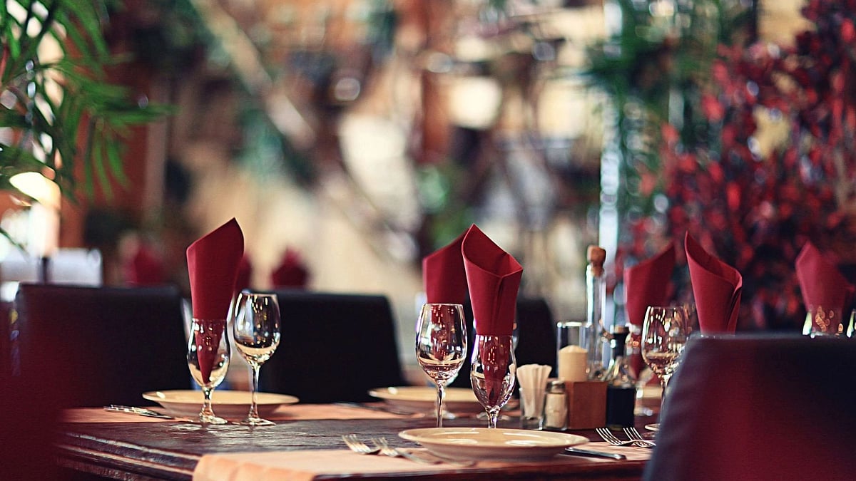 <div class="paragraphs"><p>No hotel or restaurant can force a consumer to pay service charges, says the <a href="https://www.thequint.com/news/india/government-to-adopt-legal-framework-to-stop-restaurants-from-levying-service-charge">Central Consumer Protection Authority</a>. Image used for representation.</p></div>