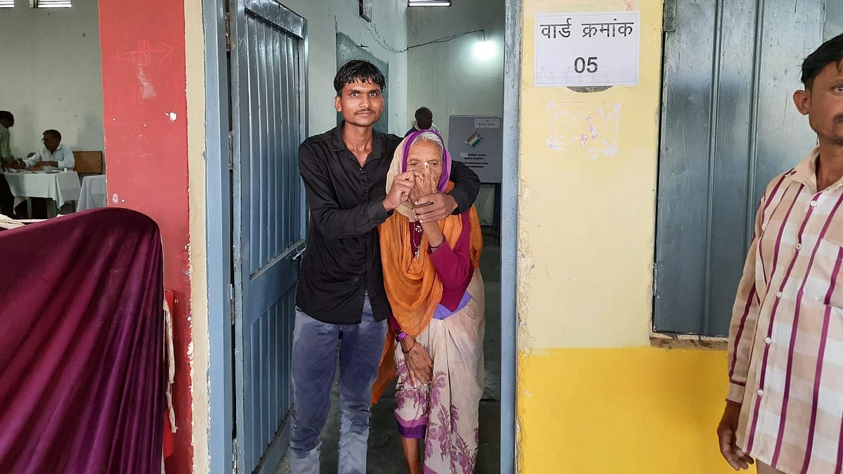 <div class="paragraphs"><p>100-year-old Kathrina Yadav after voting in Chhindwara on Wednesday, 6 July in the civic body elections.</p></div>