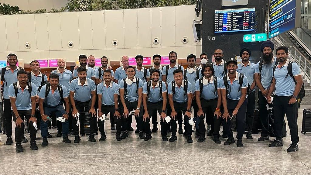 <div class="paragraphs"><p>The India men's hockey team left for England on Saturday morning for the Commonwealth Games (CWG) in Birmingham.</p></div>