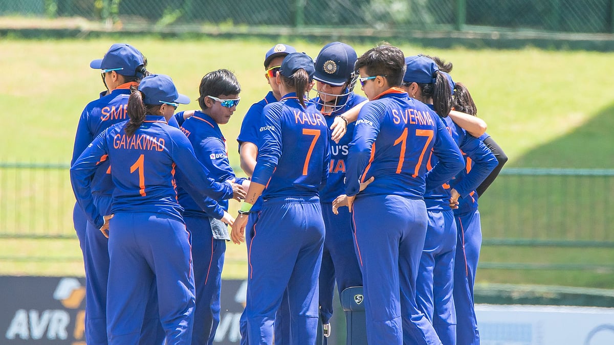 <div class="paragraphs"><p>India celebrate a wicket against SL.</p></div>