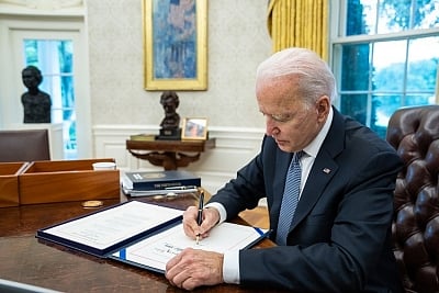 Biden signs executive order on abortion access