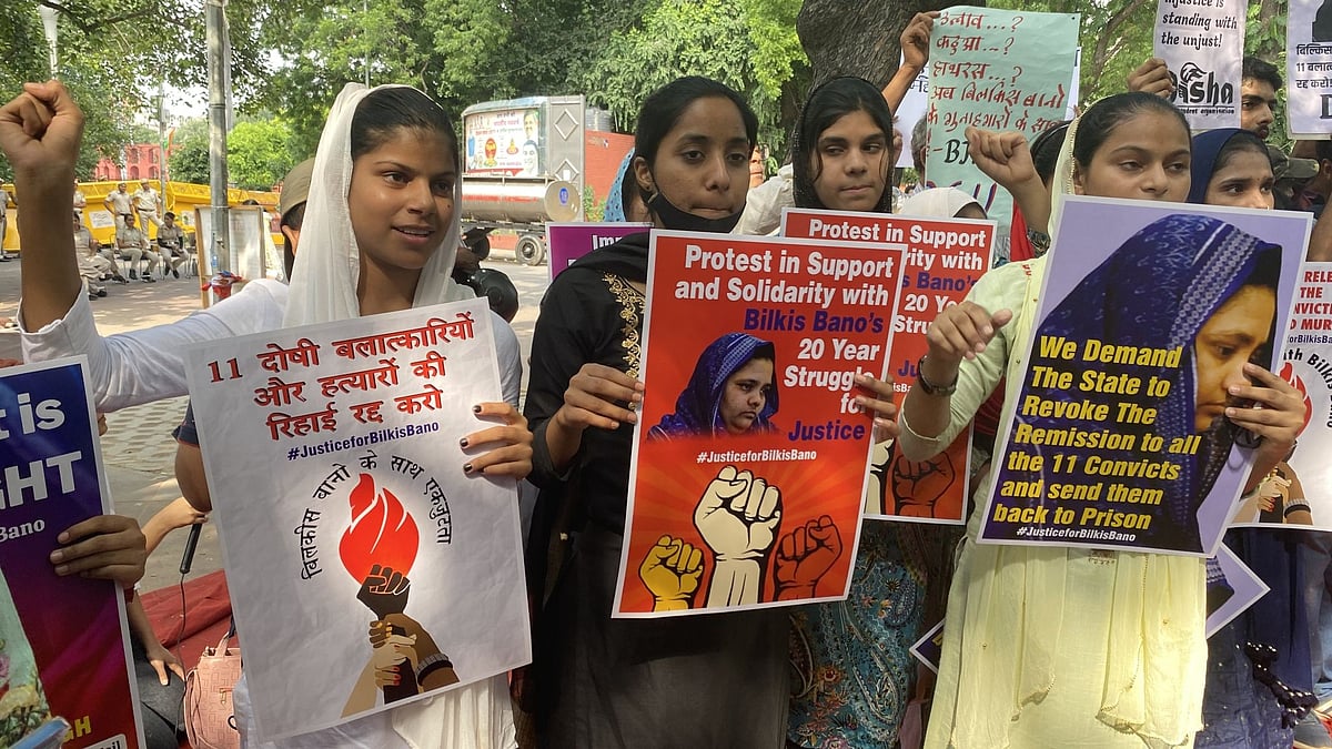 <div class="paragraphs"><p>The protests took place at Delhi’s <a href="https://www.thequint.com/topic/jantar-mantar">Jantar Mantar</a>, Bengaluru’s Freedom Park, and Mumbai, all of them condemned the Gujarat government's decision and demanded that the convicts' life sentences be reinstated.</p></div>
