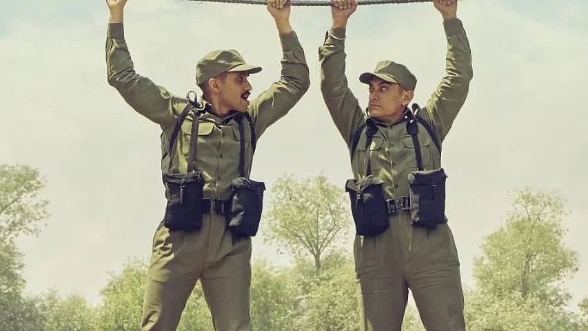 <div class="paragraphs"><p>Aamir Khan and Naga Chaitanya in <em>Laal Singh Chaddha.</em></p></div>