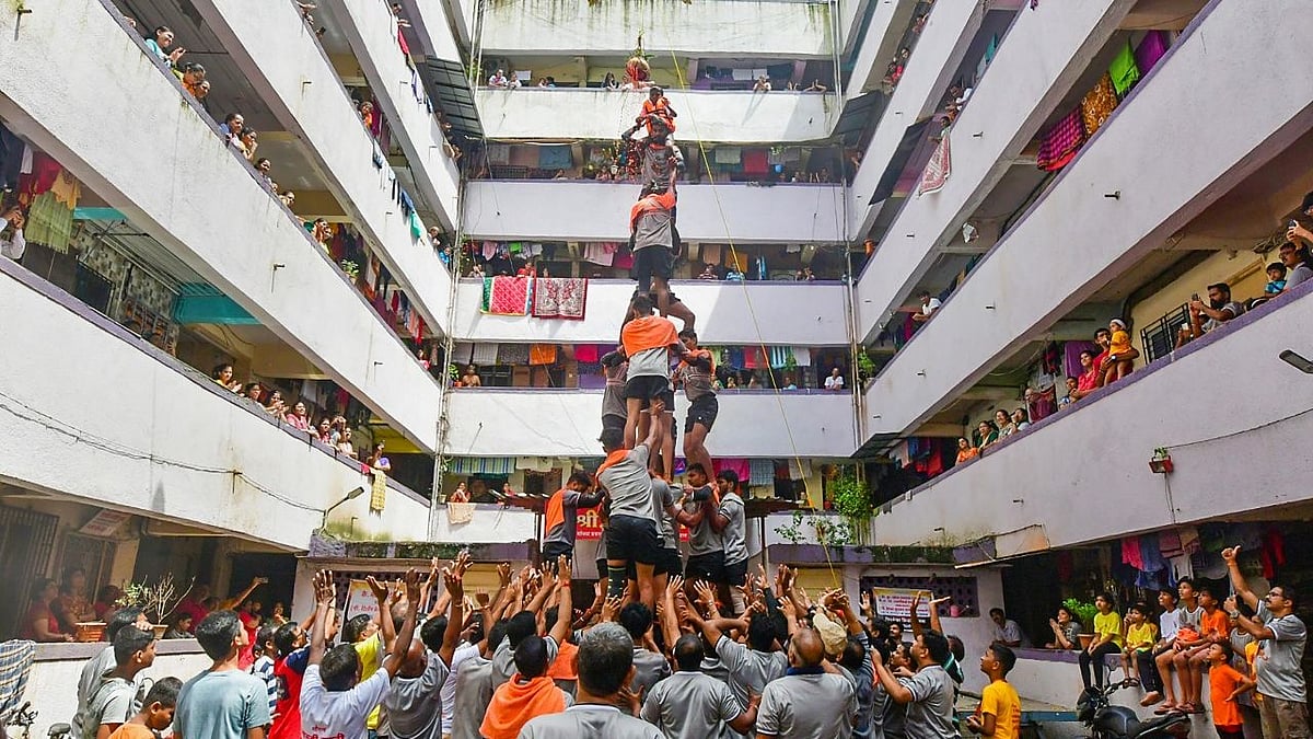 <div class="paragraphs"><p>Devotees from a human pyramid to break the dahi handi during the celebrations of Krishna Janmashtami festival, at Lalbaug area in Mumbai, Friday, 19 August 2022.</p></div>