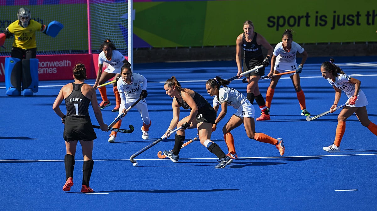 <div class="paragraphs"><p>Indian (white jersey) and New Zealand (black jersey) players in action in the women's bronze medal hockey match at the 2022 Commonwealth Games 2022 in Birmingham on Sunday. </p></div>