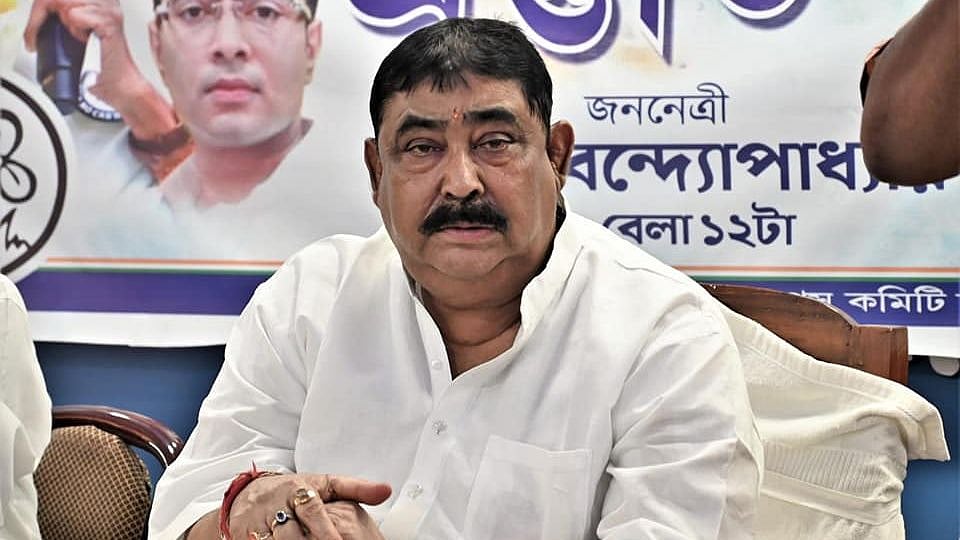 <div class="paragraphs"><p>The central agency suspects that several bank accounts belonging to Mondal's daughter were used for financial transactions in the scam.</p></div>
