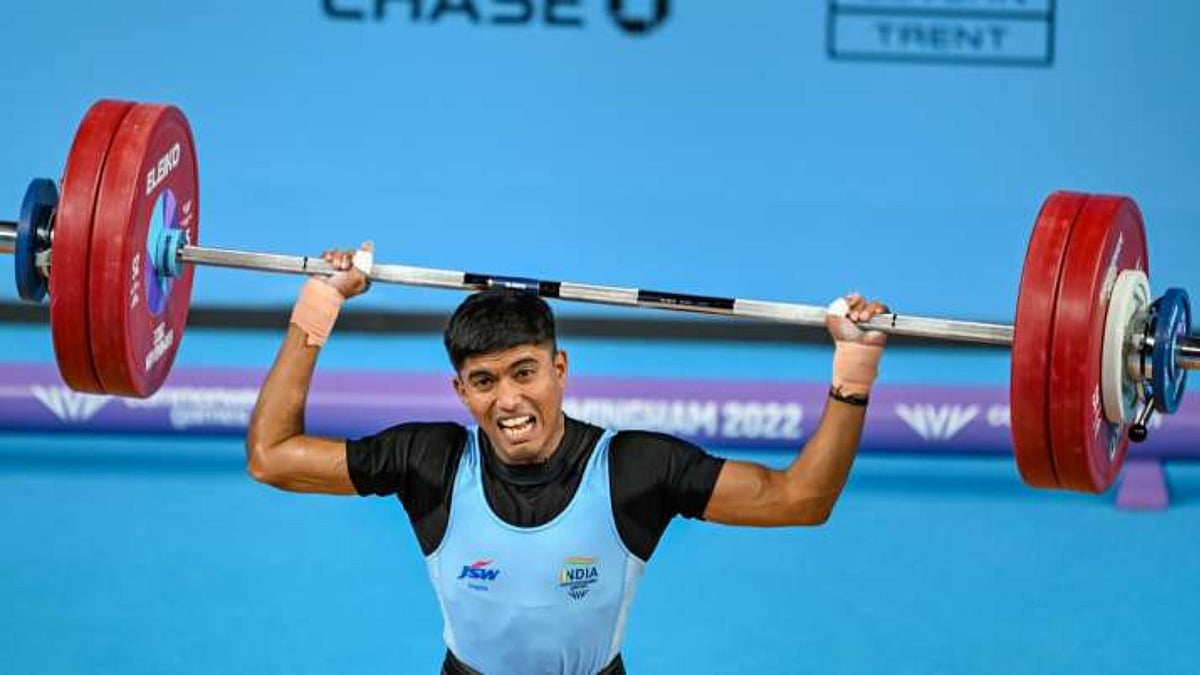 <div class="paragraphs"><p>Injured Indian Weightlifter Sanket To Stay Back In UK For UCL Treatment</p></div>