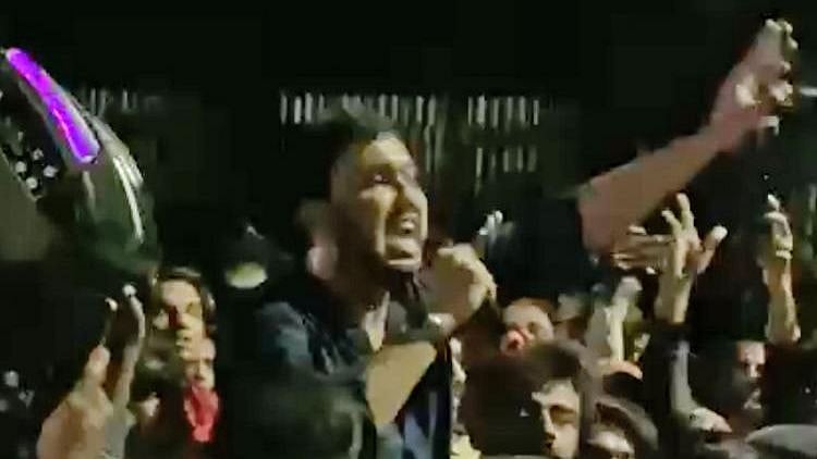 <div class="paragraphs"><p>The video was filmed outside the Hyderabad Police Commissioner’s office in Basheerbagh, amidst widespread protests in many parts of the city in the early hours of Tuesday, 23 August demanding the arrest of Raja Singh.</p></div>