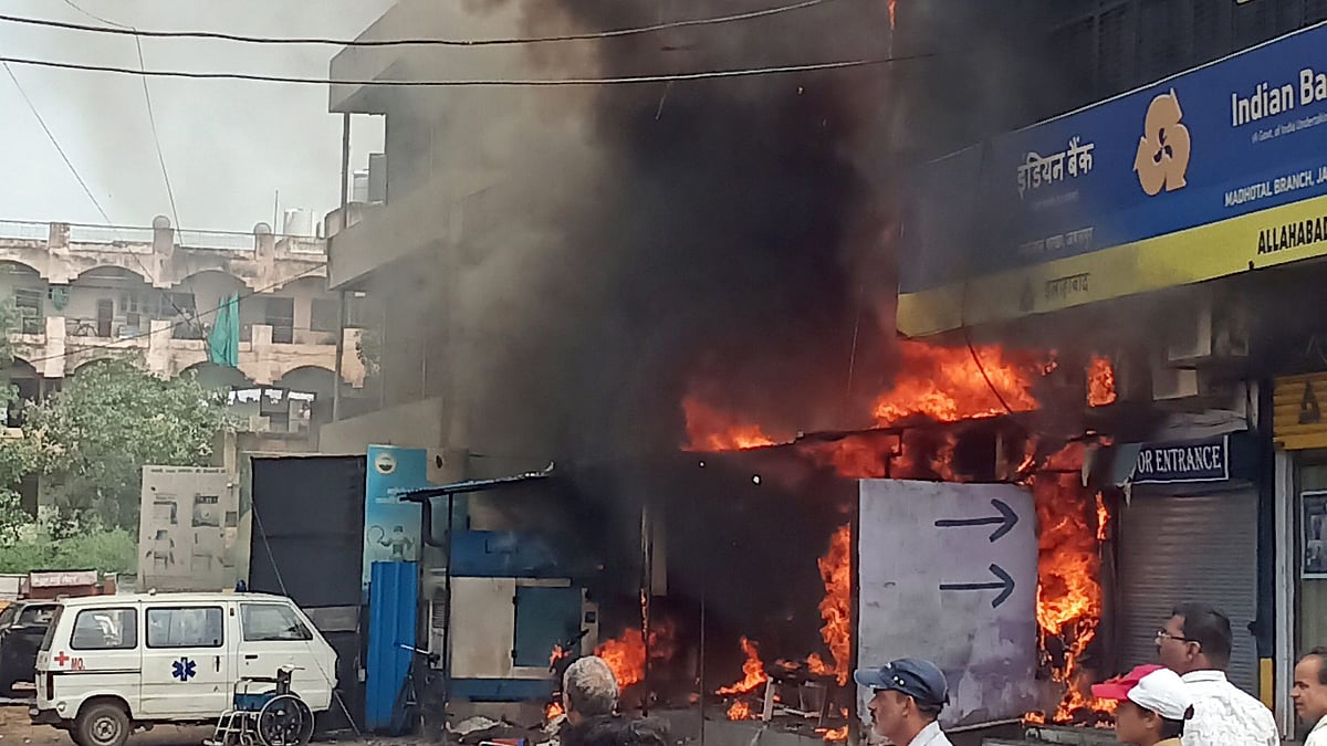 <div class="paragraphs"><p>Madhya Pradesh police have announced a cash reward of Rs 10,000 each for information leading to the arrest of three doctors and a senior manager of a J<a href="https://www.thequint.com/news/india/jabalpur-hospital-fire-inadequate-fire-safety-systems-8-deaths-to-fire">abalpur-based private hospital</a>, where a <a href="https://www.thequint.com/news/india/jabalpur-hospital-fire-inadequate-fire-safety-systems-8-deaths-to-fire">devastating fire</a> killed eight persons and injured five others recently.</p></div>