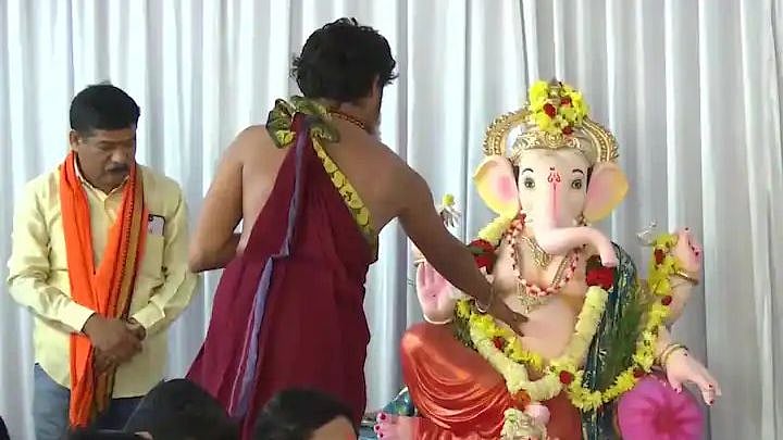 <div class="paragraphs"><p>Ganesh idol installed at Idgah Maidan in Hubbali on 31 August, 2022.</p></div>