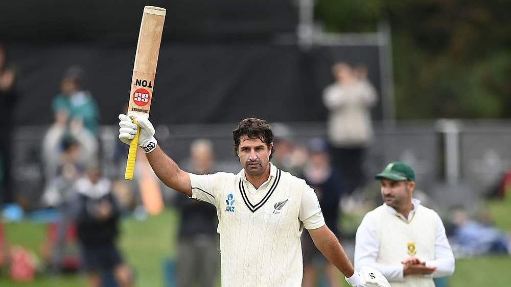 <div class="paragraphs"><p>All-rounder Colin de Grandhomme called curtains on his New Zealand career on Wednesday.&nbsp;&nbsp;</p></div>