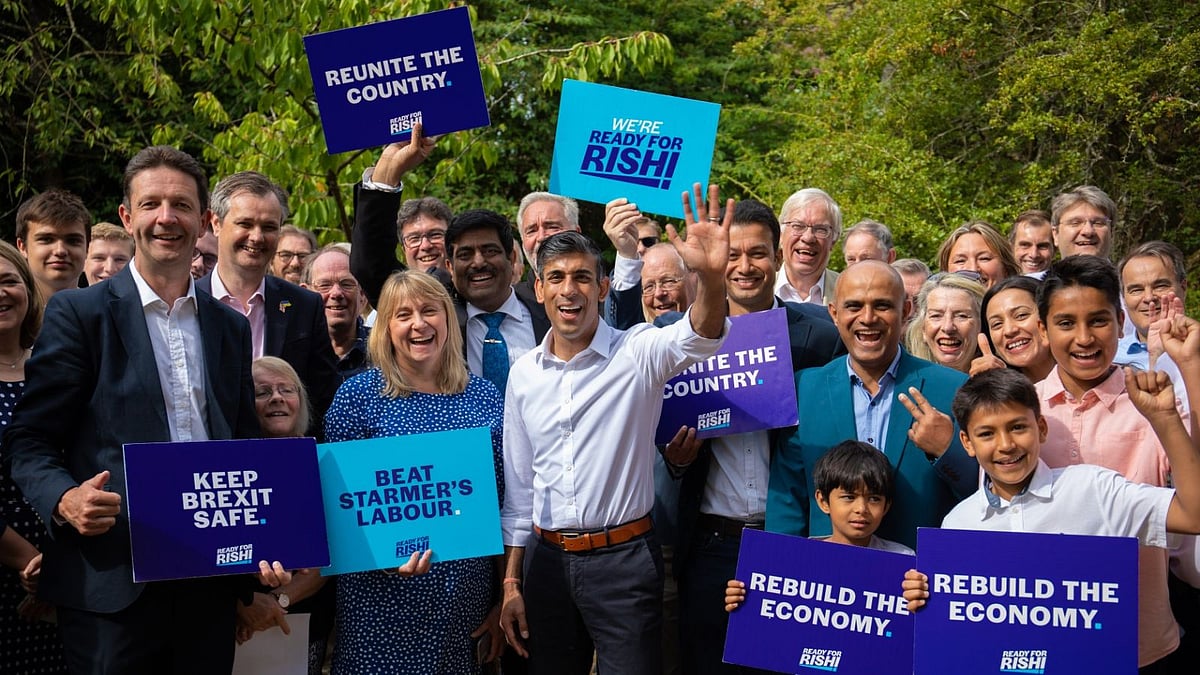 <div class="paragraphs"><p>Rishi Sunak with his supporters.</p></div>