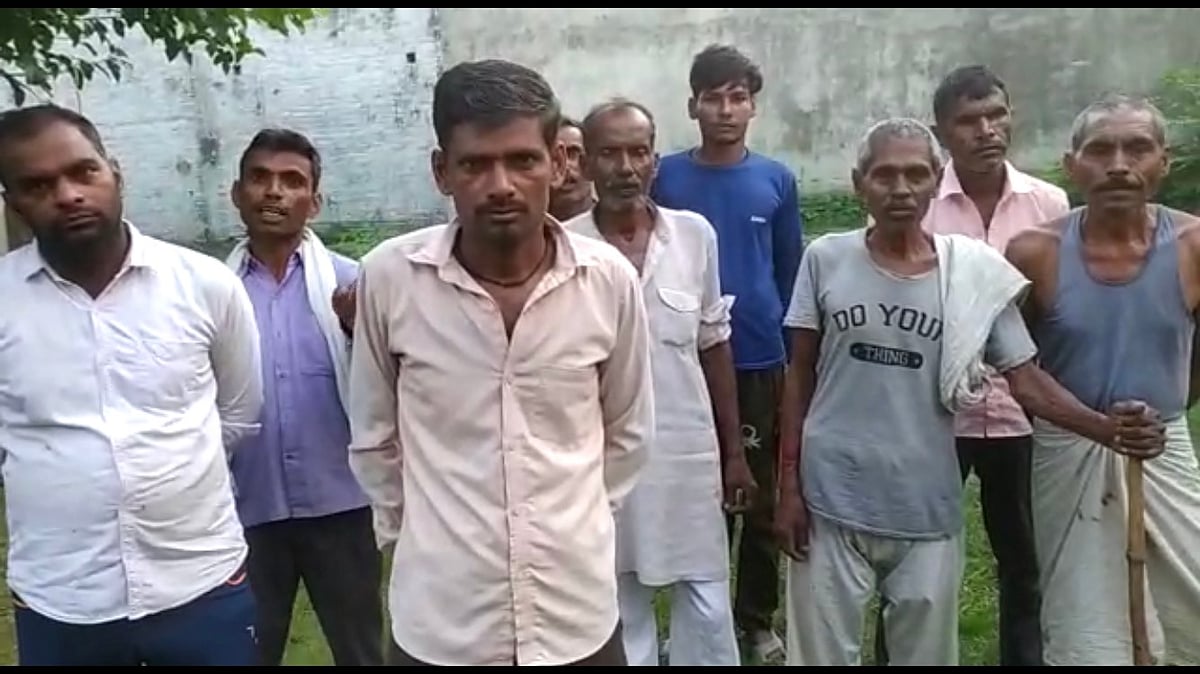 <div class="paragraphs"><p>Chandra Pal Singh (centre) and others filed a complaint against members of the Muslim community for offering 'mass' namaz at home.</p></div>