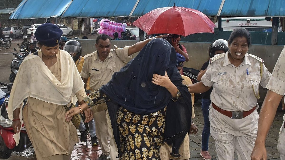 <div class="paragraphs"><p> Suspended BJP leader Seema Patra being arrested by police on allegations of torturing her 29-year-old tribal help Sunita, in Ranchi. </p></div>