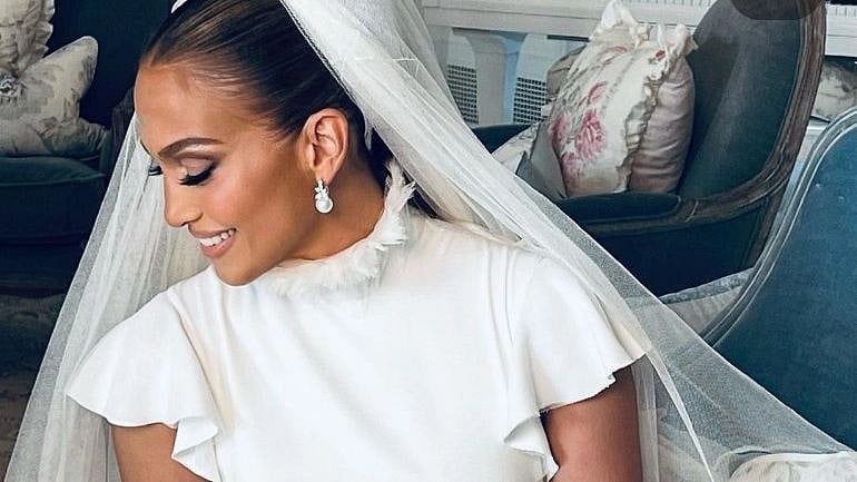 <div class="paragraphs"><p>Jennifer Lopez Shares First Look of Wedding Dresses</p></div>