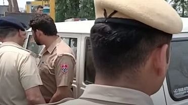 <div class="paragraphs"><p>A police personnel was killed in <a href="https://www.thequint.com/topic/bihar">Bihar</a>'s Darbhanga after an anti-encroachment drive in the district turned violent on Monday, 29 August. </p></div>