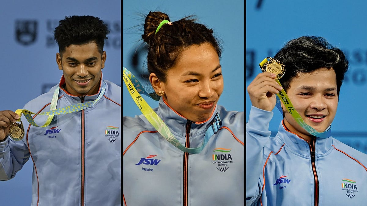 <div class="paragraphs"><p> Achinta Sheuli (L), Mirabai Chanu (C), Jeremy Lalrinnunga (R).<br></p></div>