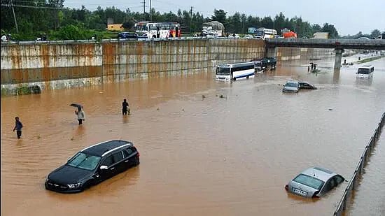 <div class="paragraphs"><p>Bengaluru-Mysuru Highway flooded due to incessant rainfall and poor infrastructure near Ramanagara.</p></div>