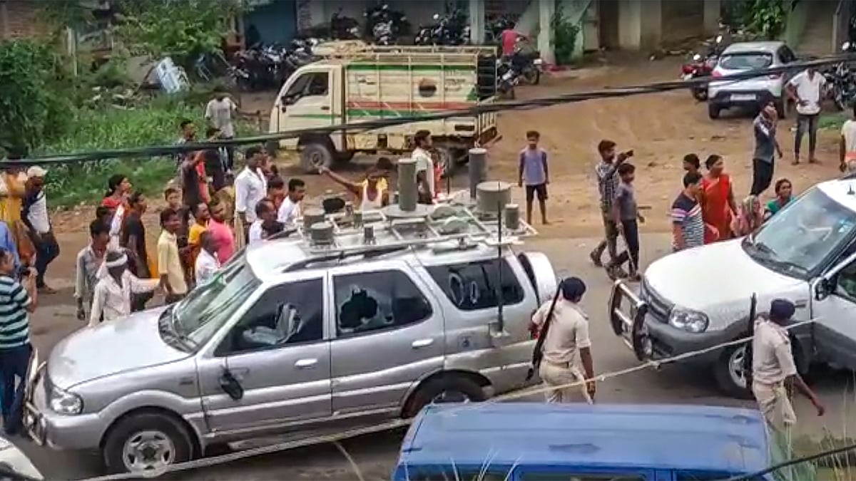 <div class="paragraphs"><p>The incident happened around 5 pm at Sohdi Mode in Gauri Chuk police station area when a road blockade was underway over the death of a local man.</p></div>