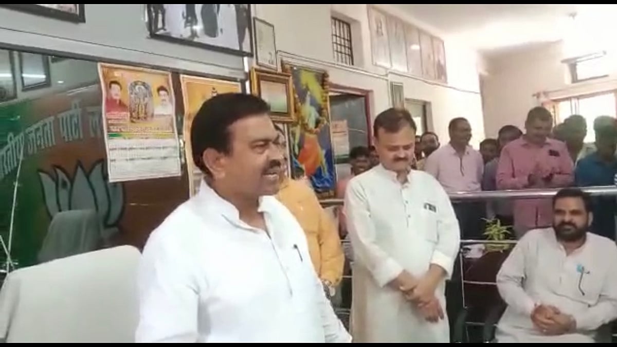 <div class="paragraphs"><p>Ajay Mishra Teni addressing his supporters.</p></div>