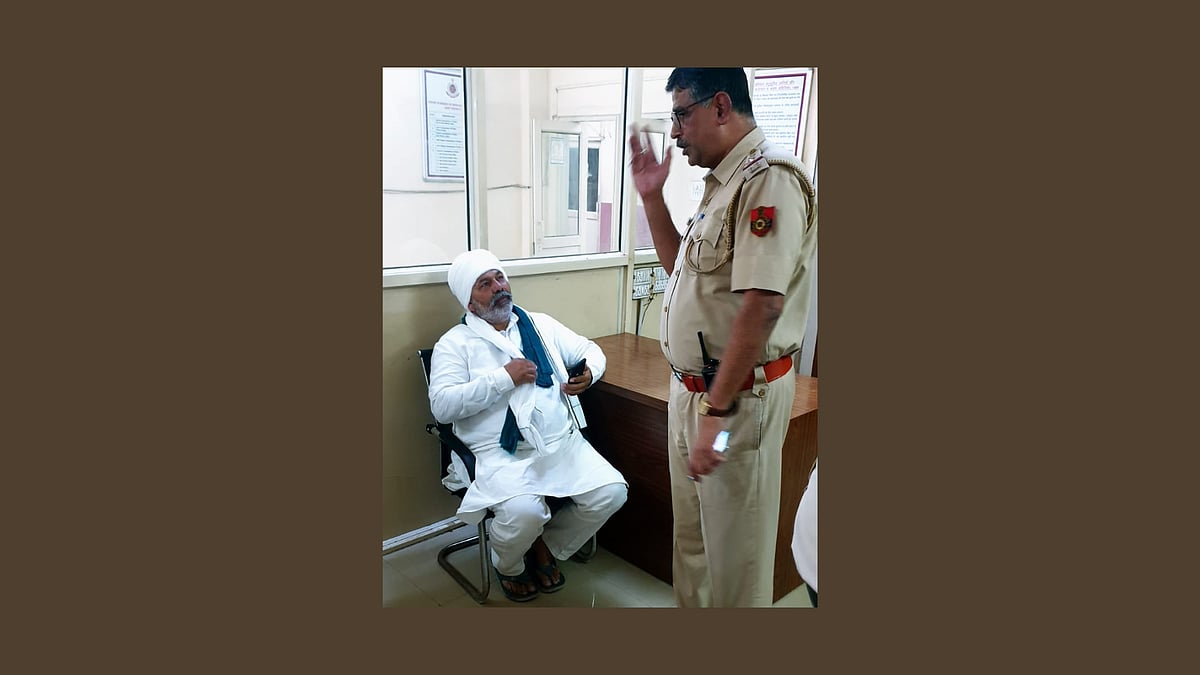<div class="paragraphs"><p>A Delhi Police official said that Rakesh Tikait was stopped at Ghazipur while he was on his way to Jantar Mantar.</p></div>