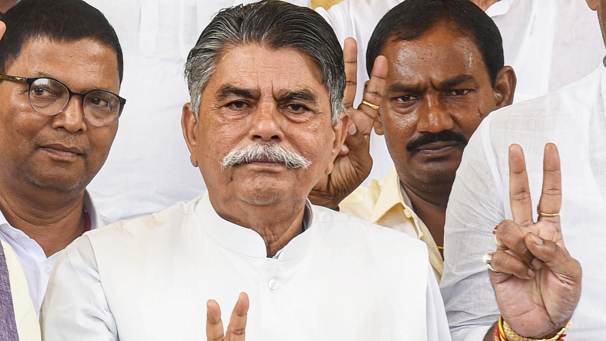 <div class="paragraphs"><p>RJD MLA Awadh Bihari Choudhary flashes the victory sign after filing his nomination for the post of speaker of the Bihar Assembly on Thursday, 25 August.</p></div>