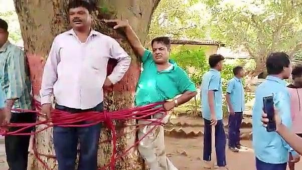 <div class="paragraphs"><p>Students of a school in <a href="https://www.thequint.com/topic/jharkhand">Jharkhand</a>'s Dumka district allegedly tied up the teachers and staff of a school to a tree and beat them after they received low marks in a practical examination.</p></div>