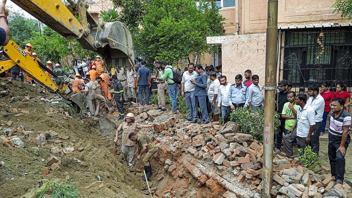 <div class="paragraphs"><p>A part of the boundary wall of Noida Sector 21's Jal Vayu Vihar housing society collapsed on Tuesday.</p></div>