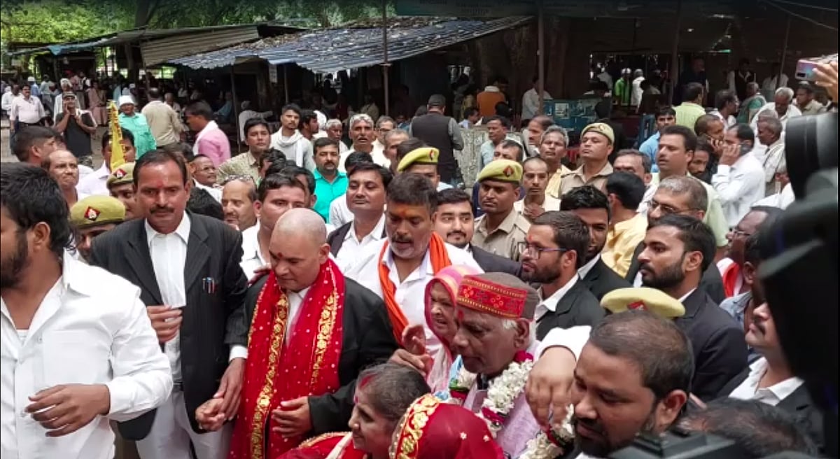 <div class="paragraphs"><p>Subsequent to the verdict, several petitioners and supporters were seen celebrating and chanting amid heavy police security.</p></div>