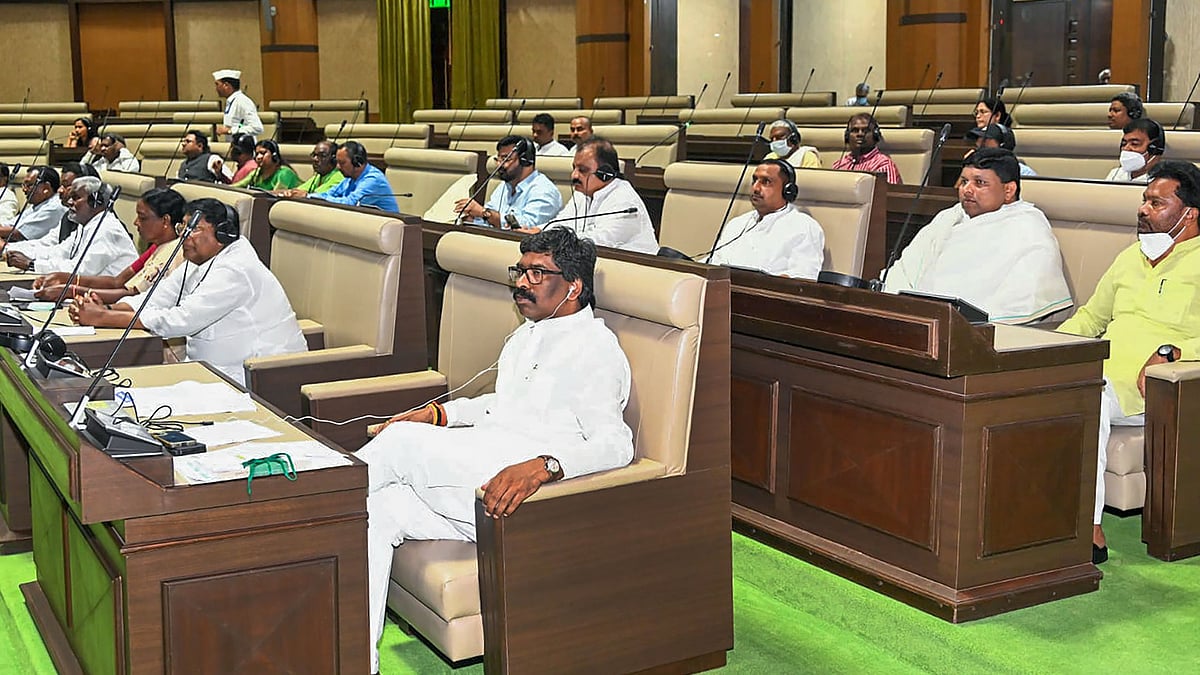 <div class="paragraphs"><p>Jharkhand Chief Minister Hemant Soren along with ministers and United Progressive Alliance (UPA) MLAs during the floor test in the State Assembly, in Ranchi, Monday, 5 September. </p></div>