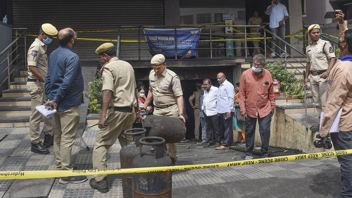 <div class="paragraphs"><p>The Secunderabad Market Police Station, on Wednesday 14 September, arrested four out of five accused allegedly responsible for the major fire where a massive fire broke out. </p></div>