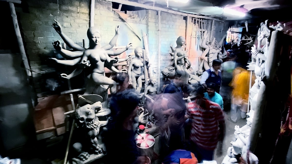 <div class="paragraphs"><p>Potters to Idol Makers, East Bengal to West Bengal: A Brief History of Kumortuli</p></div>