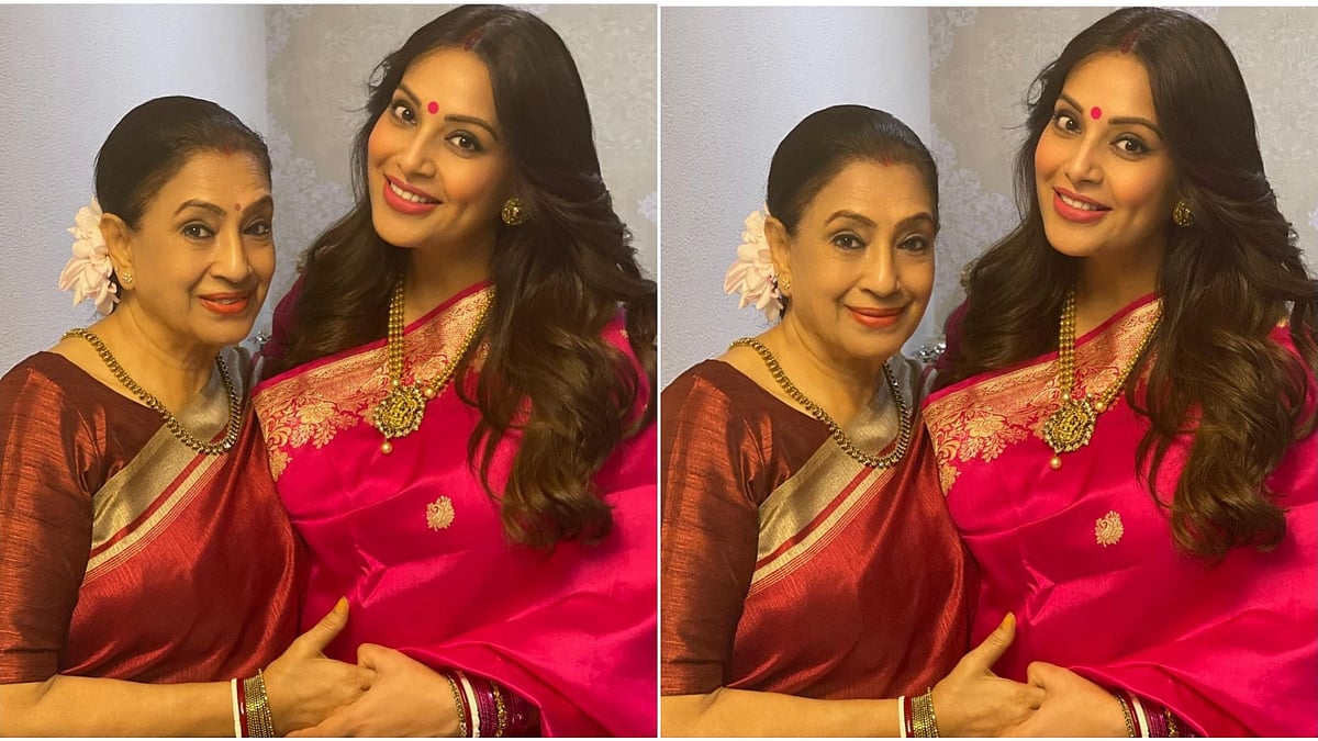 <div class="paragraphs"><p>Bipasha Basu with her mother, Mamta Basu.</p></div>