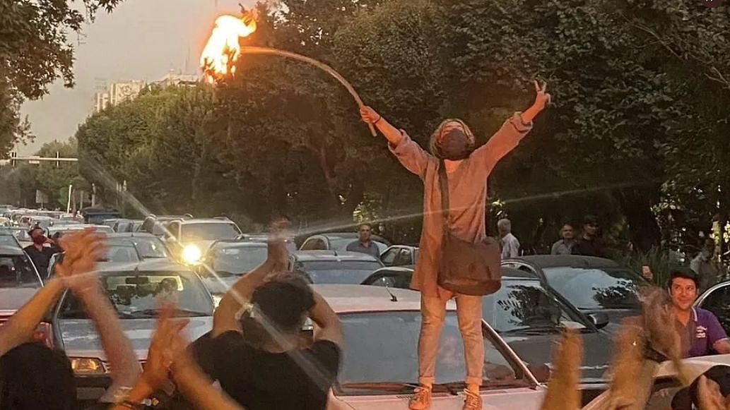 <div class="paragraphs"><p>On 20 September, women students burned their headscarves, seeking justice for&nbsp;<a href="https://www.thequint.com/neon/gender/iran-confirms-deaths-in-protests-over-mahsa-amini-custodial-death">22-year-old Mahsa Amini</a>.</p></div>