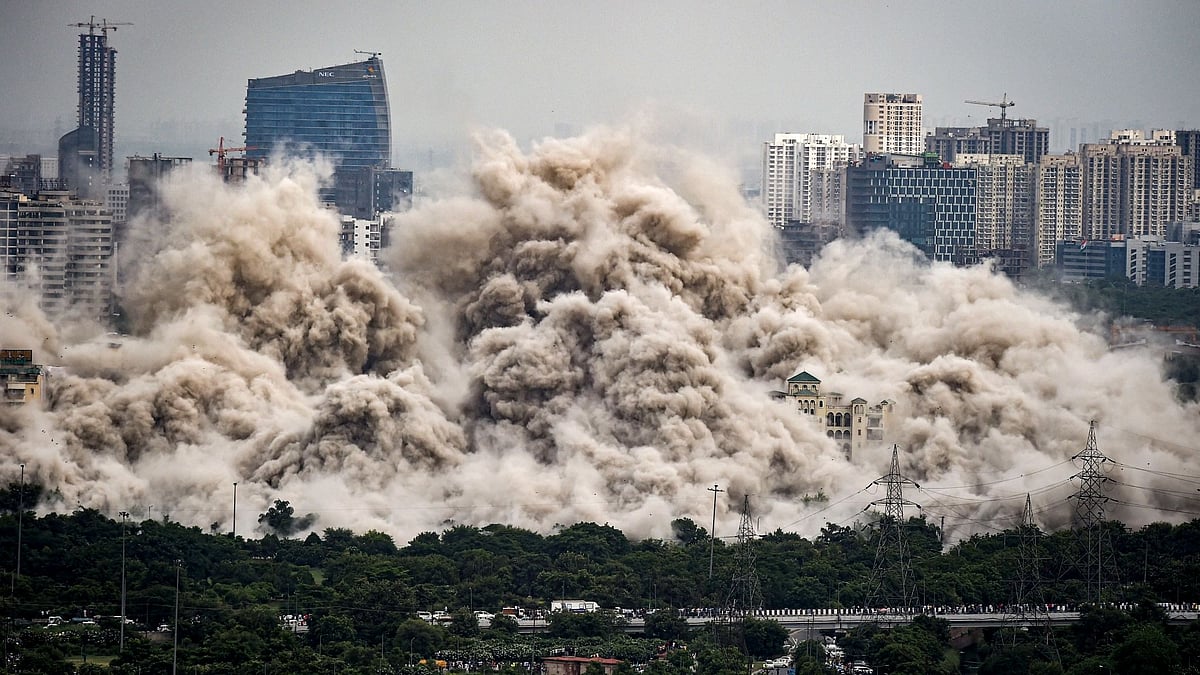 <div class="paragraphs"><p>Noida: Pulverized concrete dust covers the neighborhood after demolition of Supertechs twin towers in Noida, Sunday, 28 August. Over 3,700 kg explosives were used to bring down the structures in pursuance of a Supreme Court order that found their construction within the Emerald Court society premises in violation of norms.</p></div>