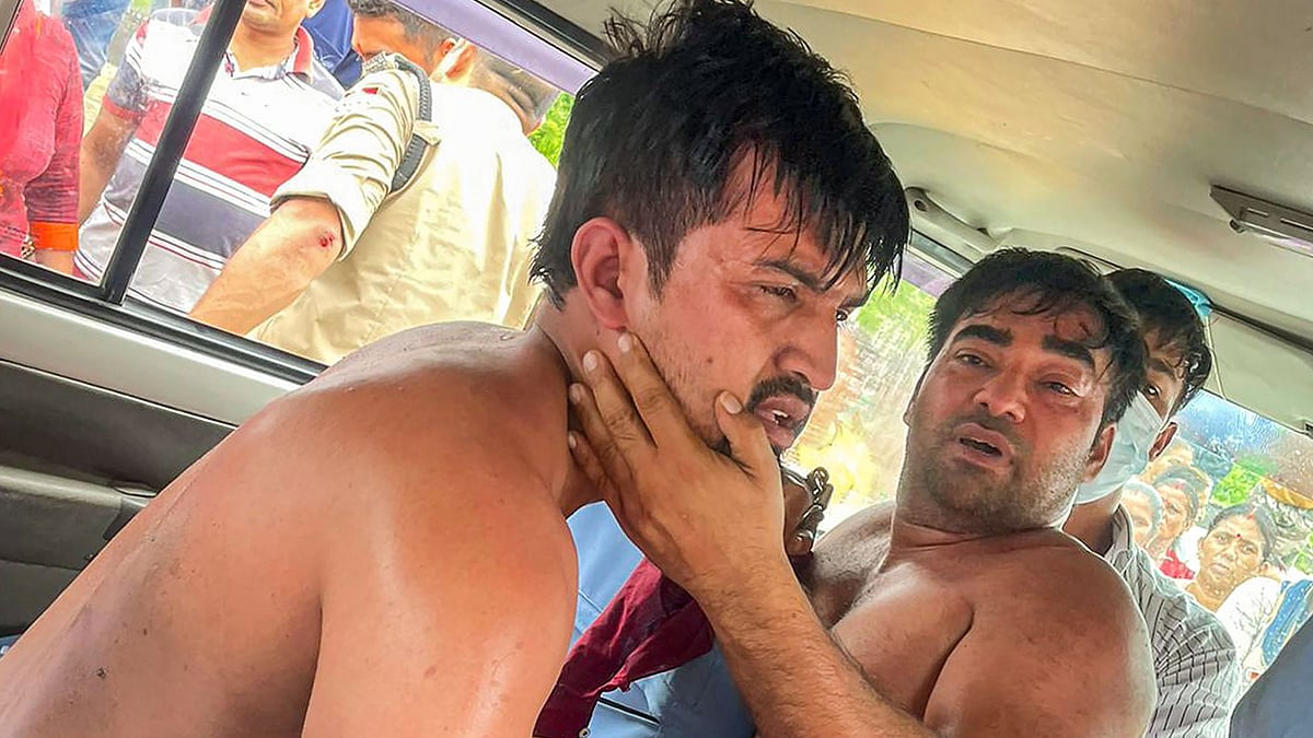 <div class="paragraphs"><p>Pauri Garhwal: The accused, arrested by the police in connection with its probe into the murder of a female resort receptionist, in Pauri Garhwal district, on Saturday, 24 September.</p></div>