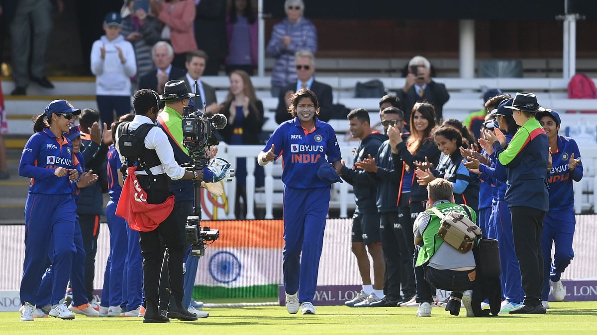 <div class="paragraphs"><p>Jhulan Goswami received a rousing reception as she made her final international appearance at the Lord's on Saturday. </p></div>