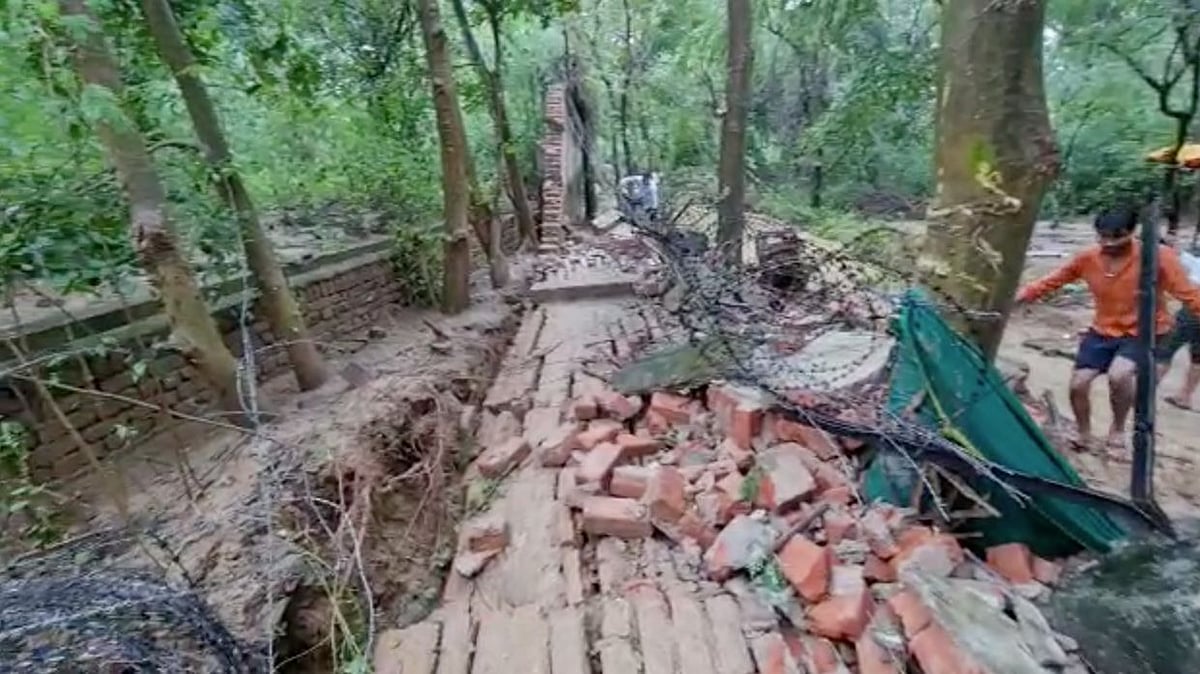 <div class="paragraphs"><p>Lucknow received almost as much rain in one day asit sees in a whole month.</p></div>