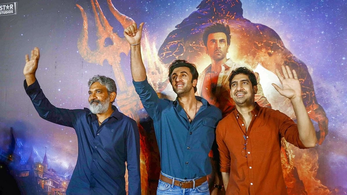 <div class="paragraphs"><p>S. S. Rajamouli, Ranbir Kapoor and Ayan Mukerji in a promotional event at Vishakhapatnam.</p></div>