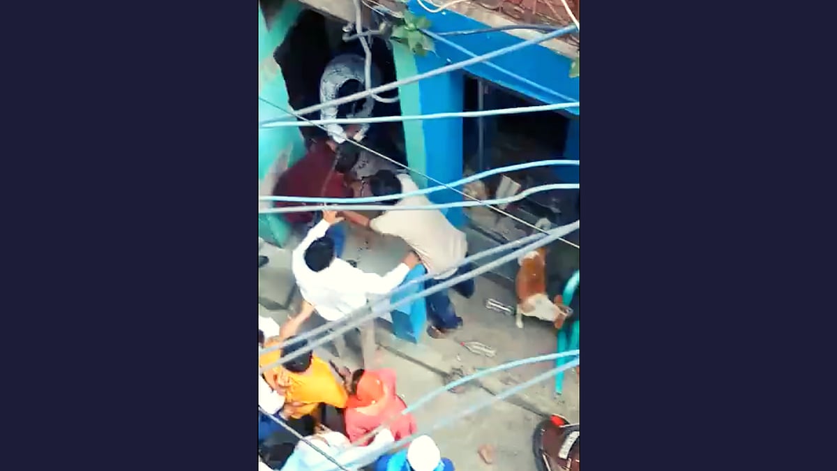 <div class="paragraphs"><p>The victims were identified as Armaan, Monty alias Moin Khan, and Fardeen, and were taken to the Sanjay Gandhi Memorial hospital in the vicinity, police added.</p></div>