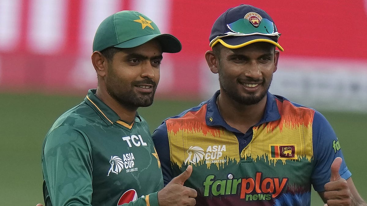 <div class="paragraphs"><p>Pakistan captain, Babar Azam, alongside Sri Lanka skipper, Dasun Shanaka, during their Asia Cup 2022 Super 4 match. </p></div>