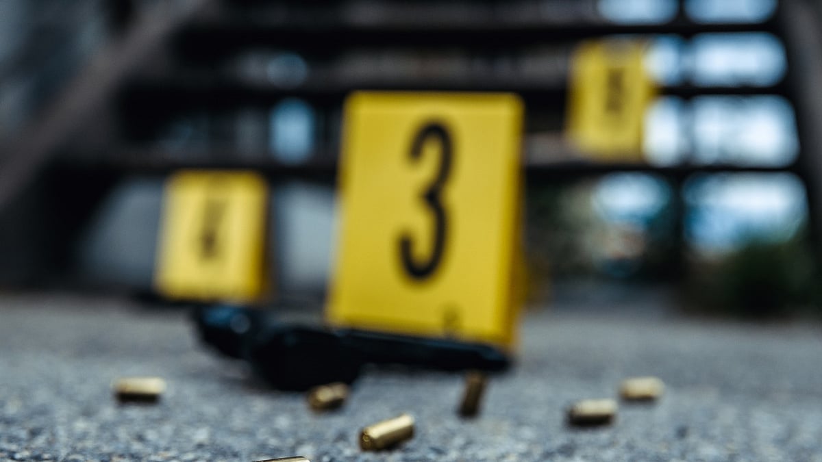 <div class="paragraphs"><p>A gunman, armed with two pistols, reportedly opened fire in a school in Russia's Izhevsk on 26 September. </p></div>