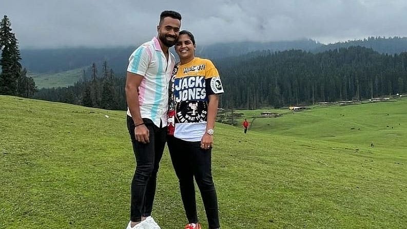 <div class="paragraphs"><p>Veda Krishnamurthy with her boyfriend Arjun Hoysala.</p></div>