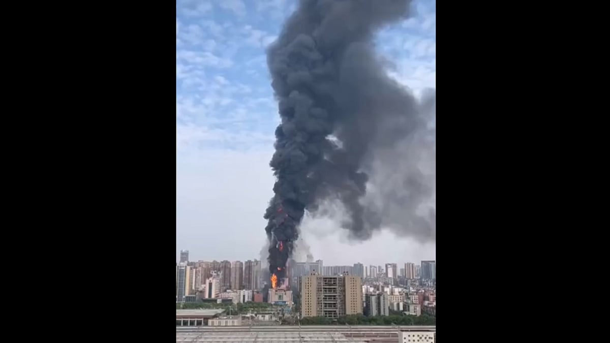<div class="paragraphs"><p>A massive fire has engulfed a skyscraper in the central Chinese city of Changsha on Friday, 16 September.</p></div>