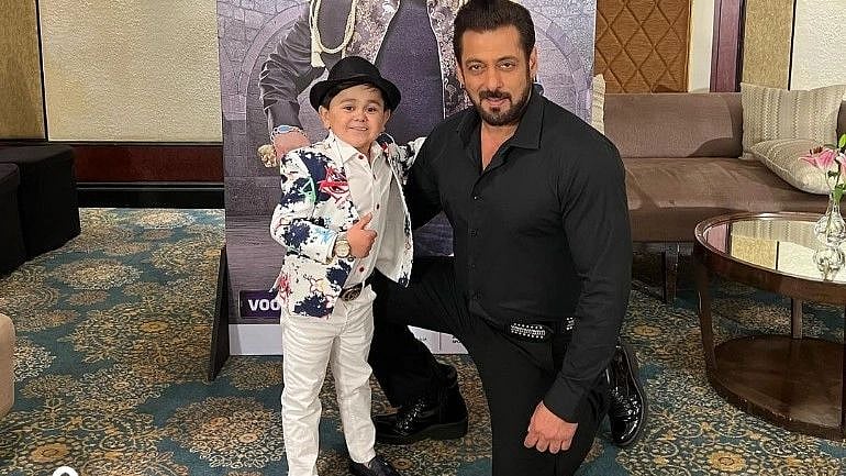 <div class="paragraphs"><p>Salman Khan Introduces First Bigg Boss 16 Contestant: Who is Abdu Rozik?</p></div>