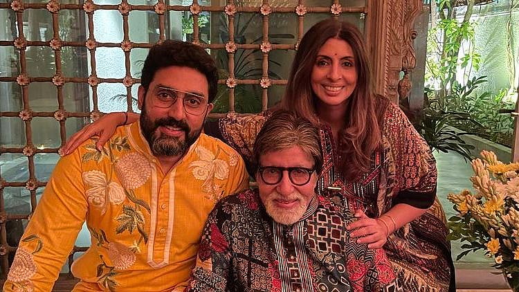 <div class="paragraphs"><p>Amitabh Bachchan celebrates his 80th birthday with family.</p></div>