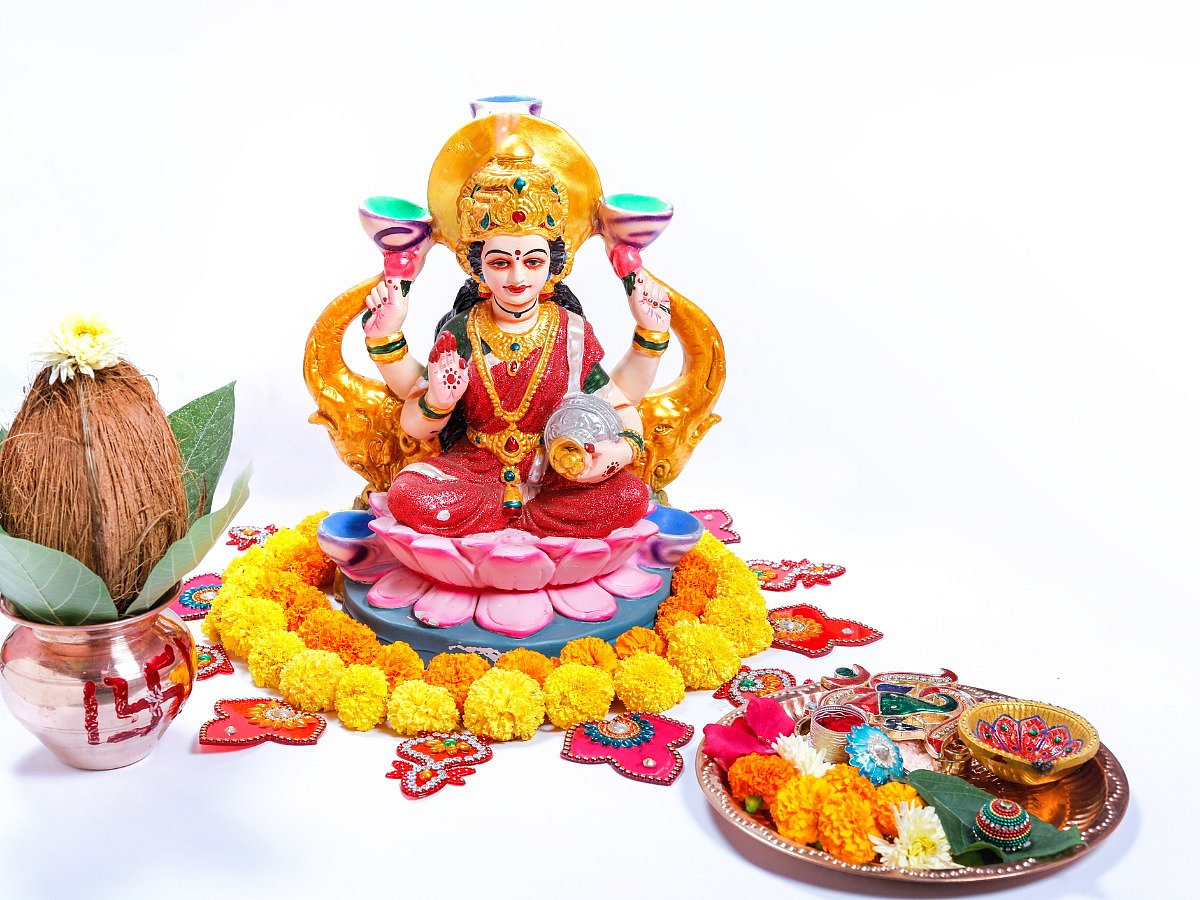 <div class="paragraphs"><p>Know why should you not sleep on the night of Diwali and what can you do instead.&nbsp;</p></div>