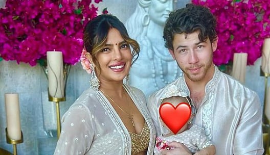 <div class="paragraphs"><p>Priyanka Chopra & Nick Jonas Celebrate Diwali With Daughter Malti</p></div>