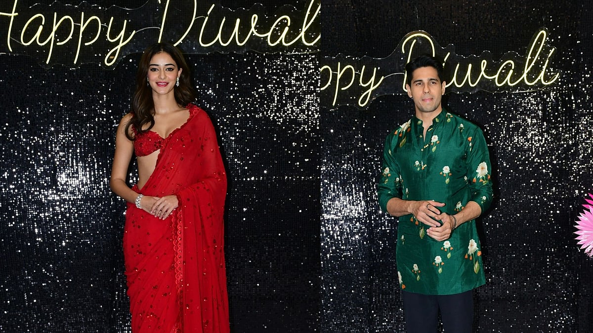 <div class="paragraphs"><p>Sidharth Malhotra &amp; Ananya Panday Attend Krishan Kumar's Diwali Bash</p></div>