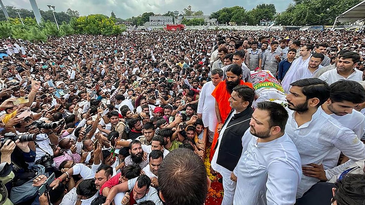 <div class="paragraphs"><p>Saifai: A huge crowd of Samajwadi Party workers and supporters during party founder Mulayam Singh Yadav's funeral last rites, in Saifai, Tuesday, Oct. 11, 2022.</p></div>
